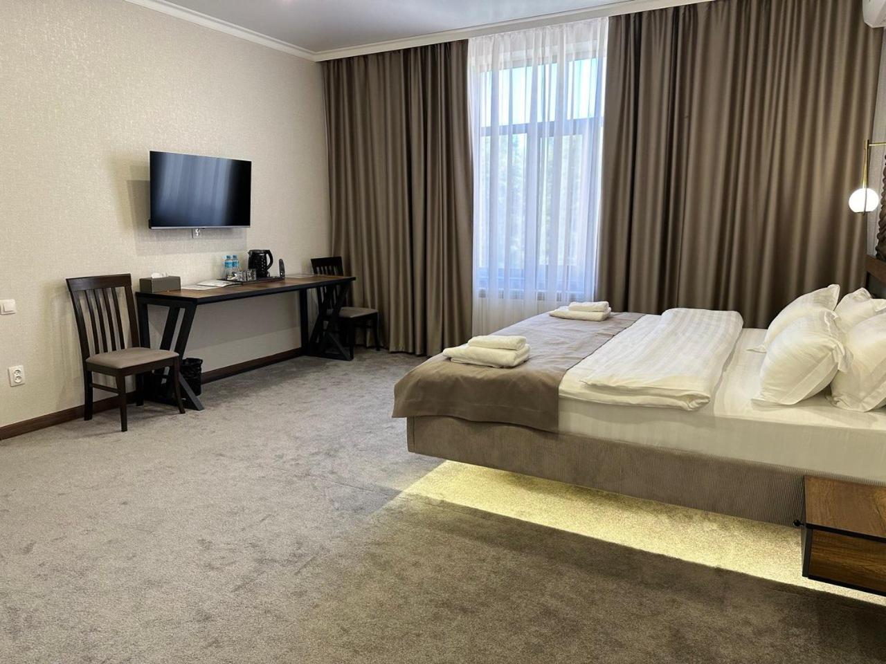 Grand Way Hotel Тараз Екстер'єр фото