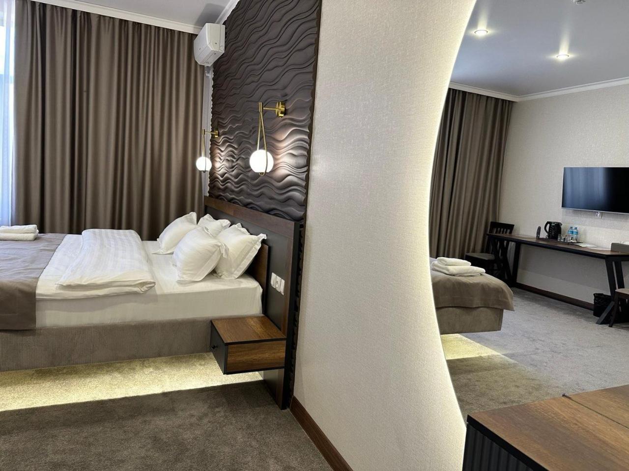 Grand Way Hotel Тараз Екстер'єр фото